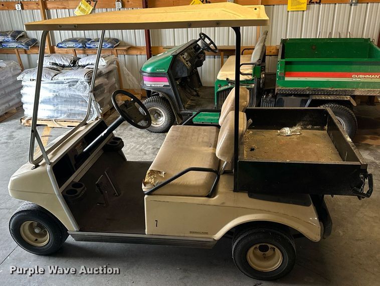 image for item LN9325 2000 Club Car  golf cart