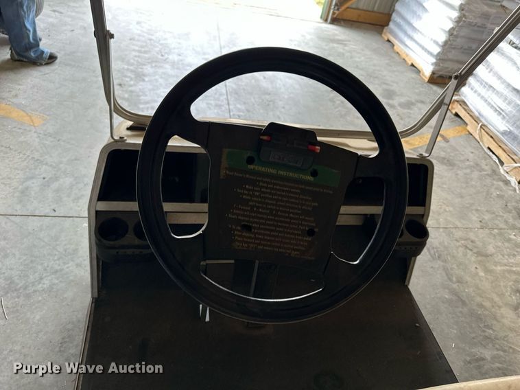 image for item LN9325 2000 Club Car  golf cart