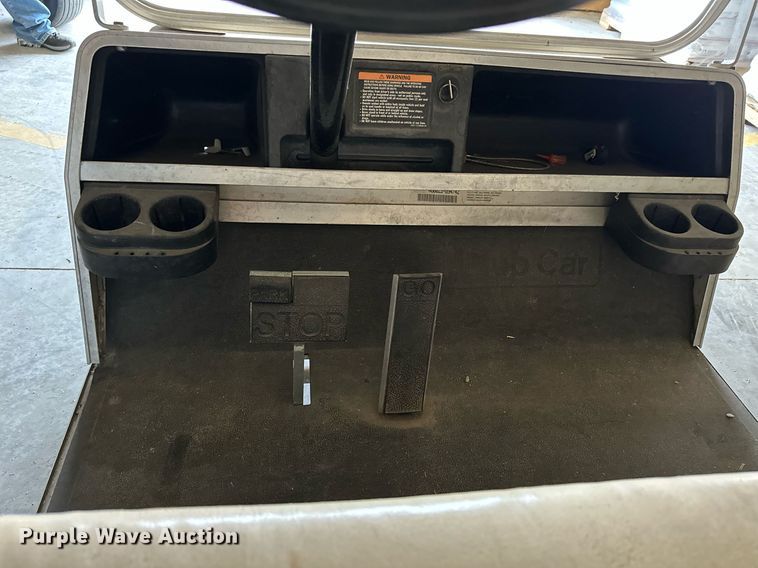 image for item LN9325 2000 Club Car  golf cart