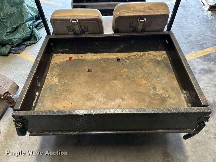 image for item LN9325 2000 Club Car  golf cart