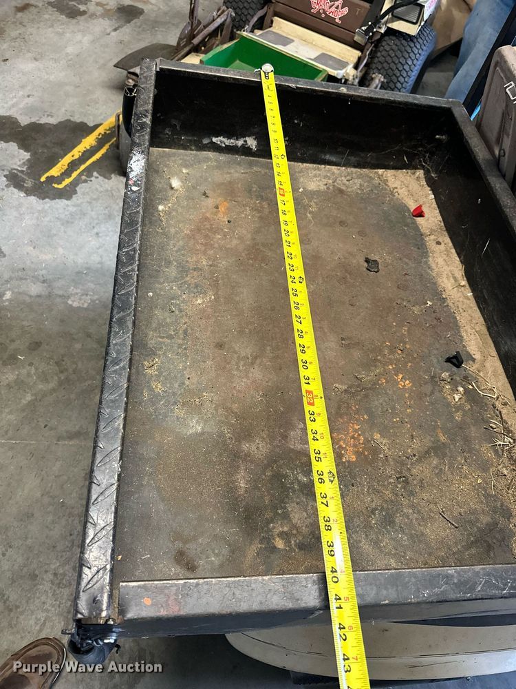 image for item LN9325 2000 Club Car  golf cart