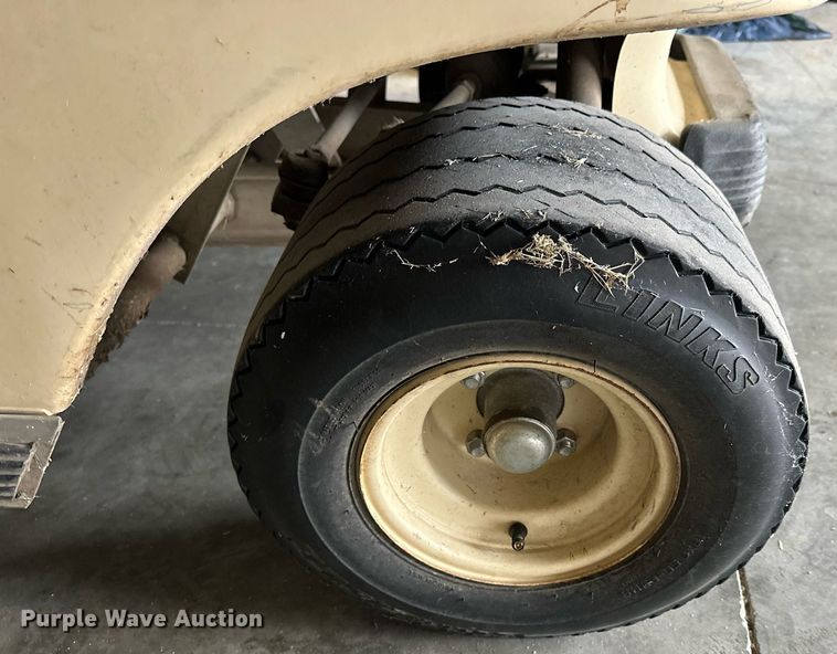 image for item LN9325 2000 Club Car  golf cart