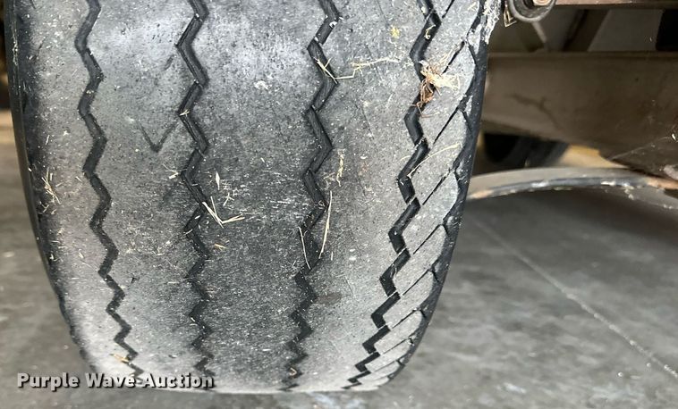 image for item LN9325 2000 Club Car  golf cart