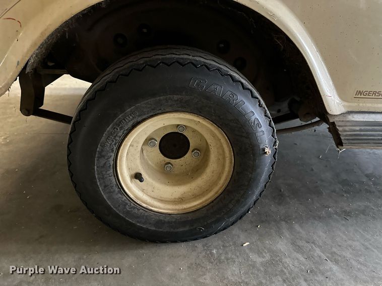 image for item LN9325 2000 Club Car  golf cart