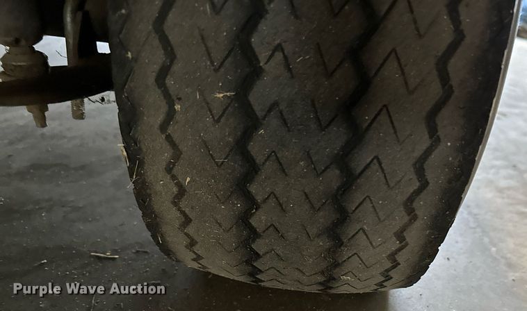 image for item LN9325 2000 Club Car  golf cart