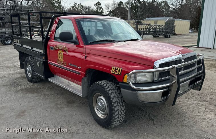 image for item LN9339 2001 Dodge Ram 2500 Laramie SLT  flatbed pickup truck