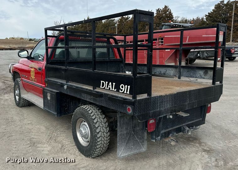 image for item LN9339 2001 Dodge Ram 2500 Laramie SLT  flatbed pickup truck