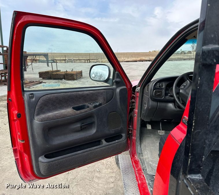 image for item LN9339 2001 Dodge Ram 2500 Laramie SLT  flatbed pickup truck