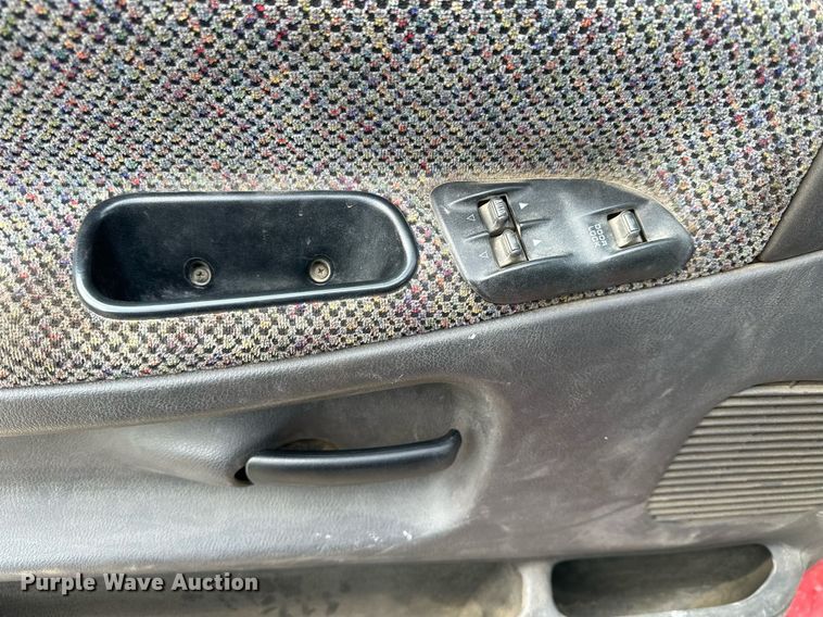 image for item LN9339 2001 Dodge Ram 2500 Laramie SLT  flatbed pickup truck