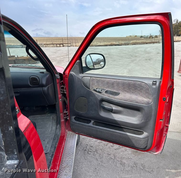 image for item LN9339 2001 Dodge Ram 2500 Laramie SLT  flatbed pickup truck