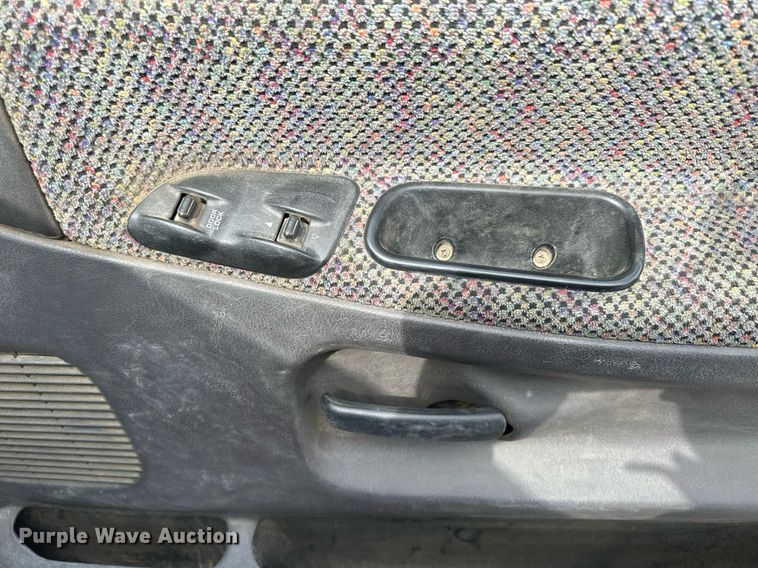 image for item LN9339 2001 Dodge Ram 2500 Laramie SLT  flatbed pickup truck