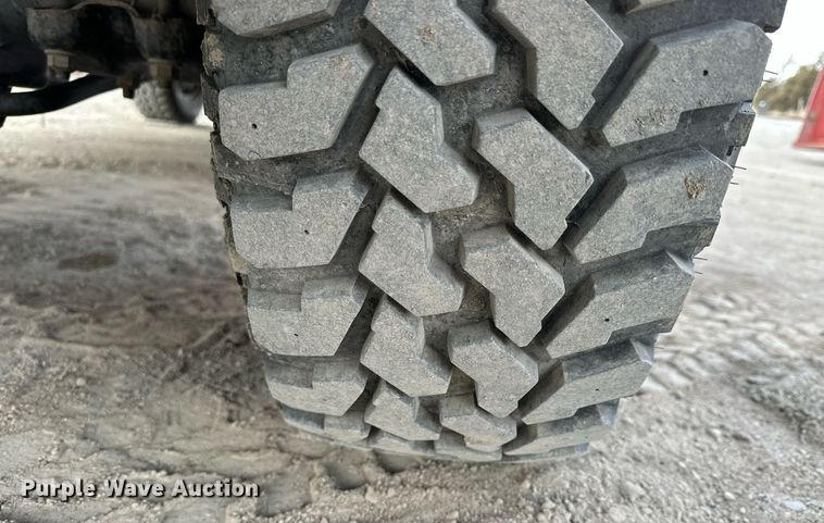 image for item LN9339 2001 Dodge Ram 2500 Laramie SLT  flatbed pickup truck