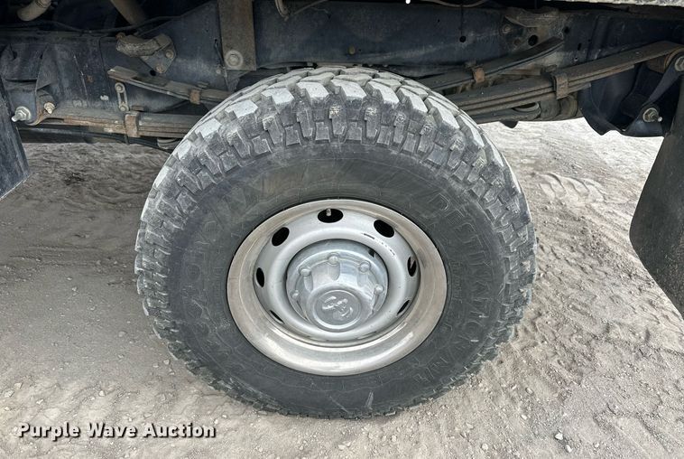 image for item LN9339 2001 Dodge Ram 2500 Laramie SLT  flatbed pickup truck