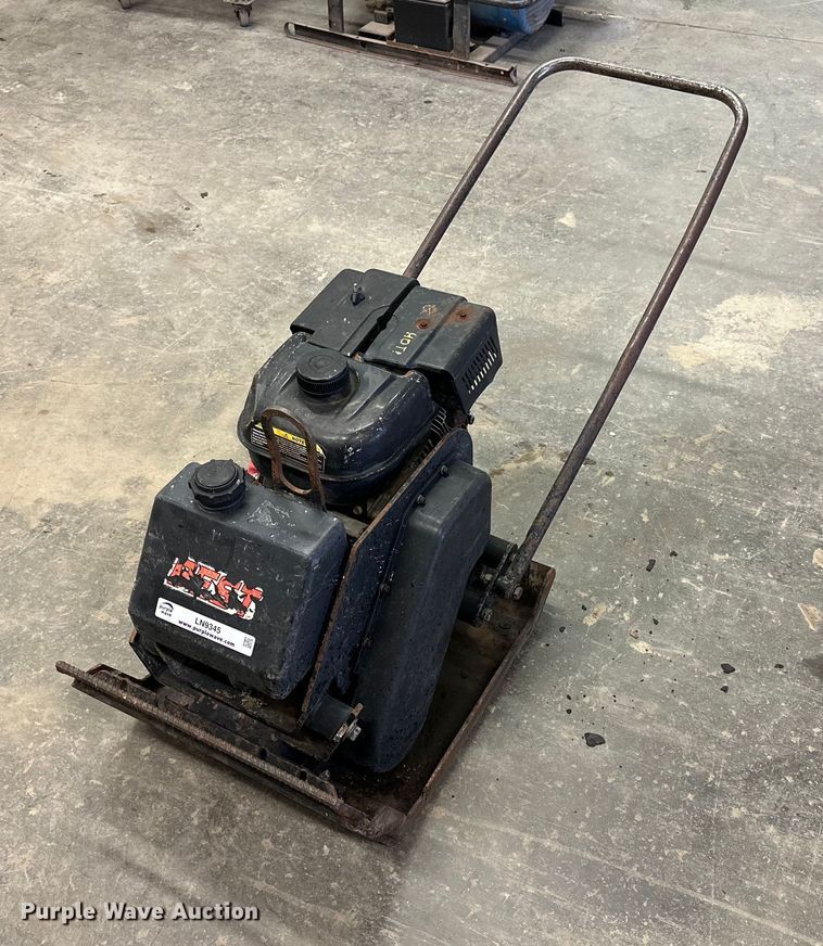 image for item LN9345 Best S28A  plate compactor