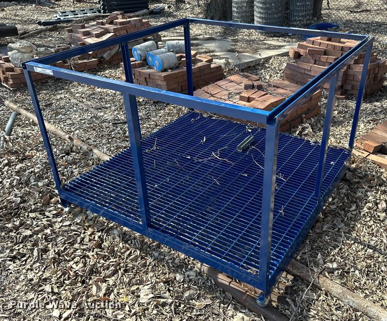 image for item LN9355 Steel pallet