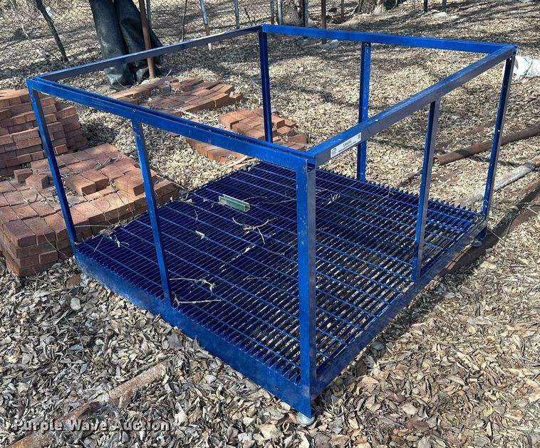 image for item LN9355 Steel pallet