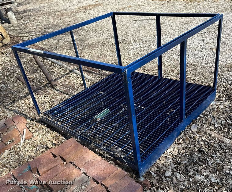 image for item LN9355 Steel pallet