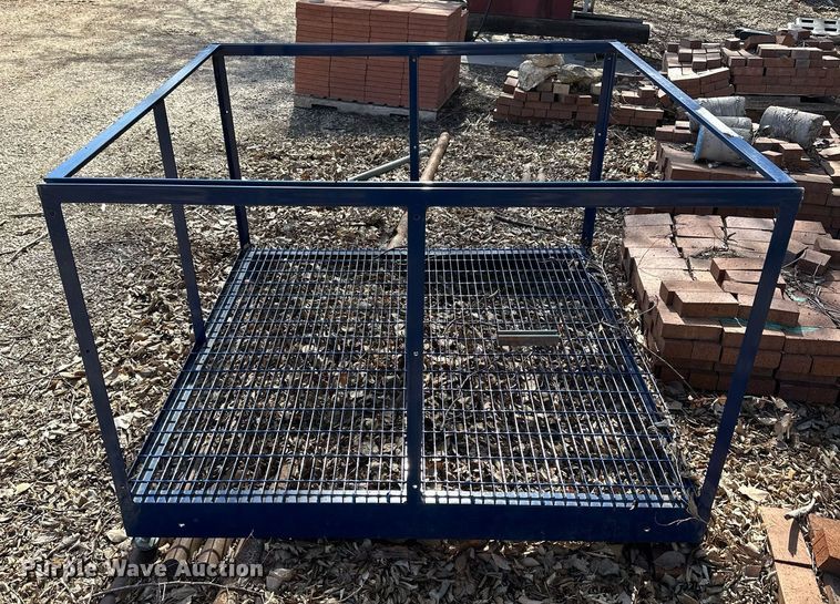 image for item LN9355 Steel pallet