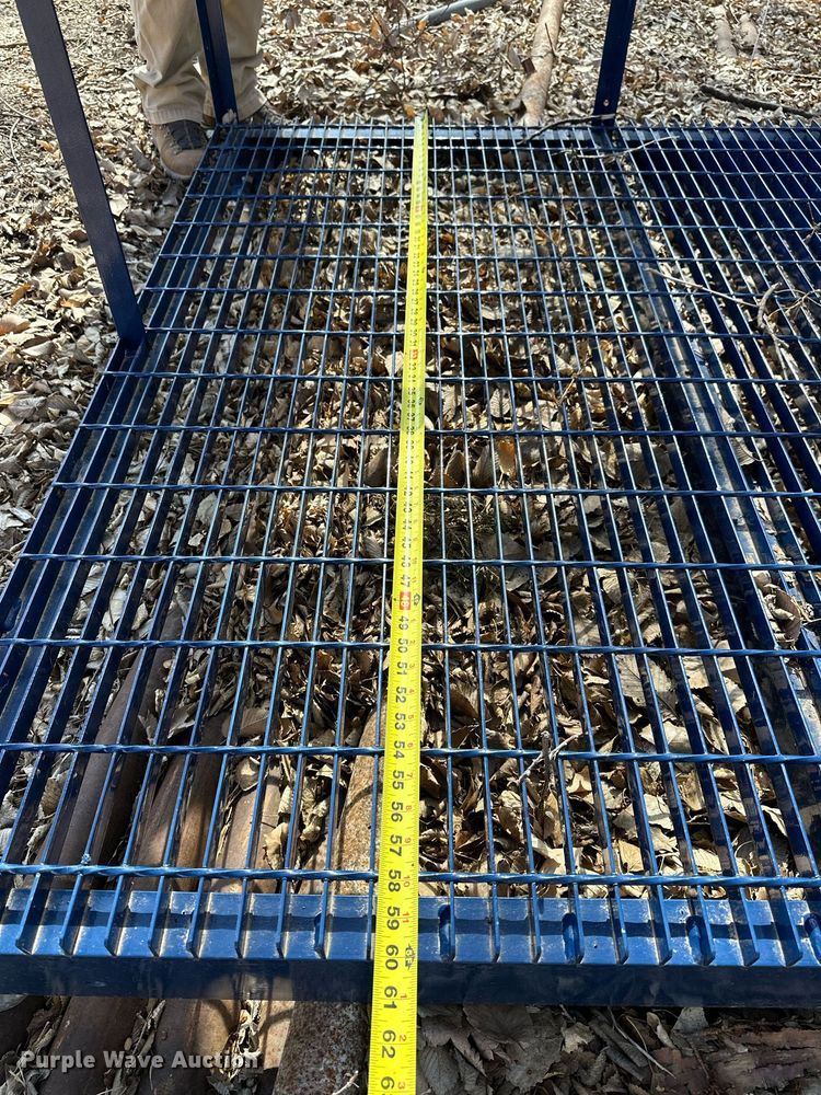 image for item LN9355 Steel pallet