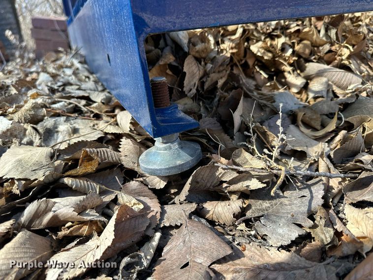 image for item LN9355 Steel pallet