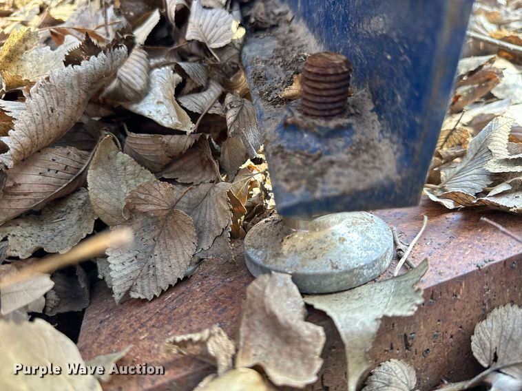 image for item LN9355 Steel pallet