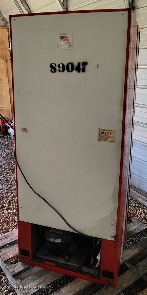 image for item LR9200 Dixie-Narco DNCB240CC/138-6  vending machine