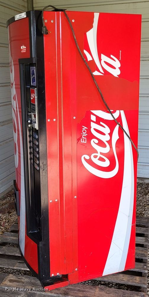 image for item LR9200 Dixie-Narco DNCB240CC/138-6  vending machine