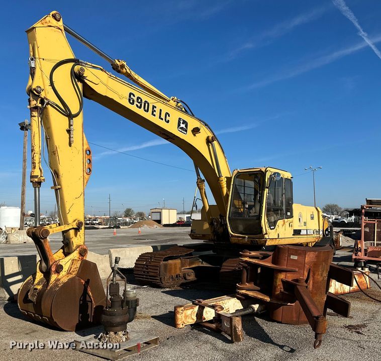 image for item LR9547 1995 John Deere 690E LC  excavator