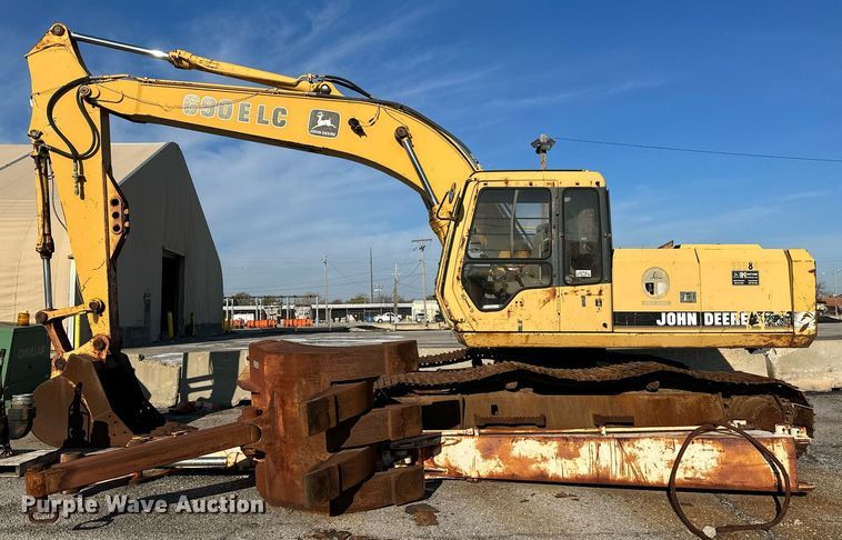 image for item LR9547 1995 John Deere 690E LC  excavator