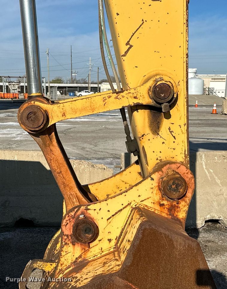 image for item LR9547 1995 John Deere 690E LC  excavator