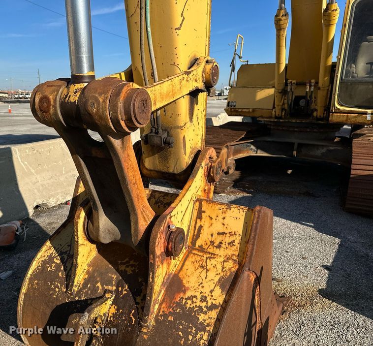 image for item LR9547 1995 John Deere 690E LC  excavator