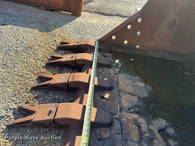 image for item LR9547 1995 John Deere 690E LC  excavator