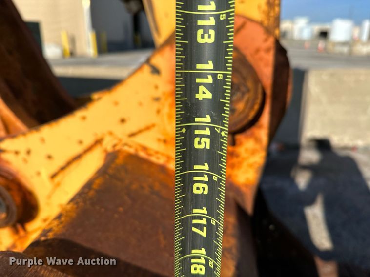 image for item LR9547 1995 John Deere 690E LC  excavator