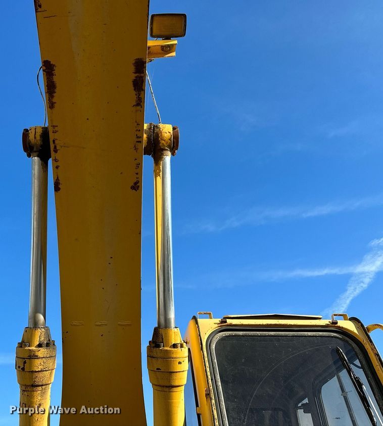 image for item LR9547 1995 John Deere 690E LC  excavator