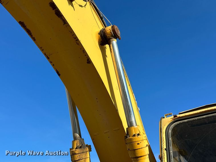 image for item LR9547 1995 John Deere 690E LC  excavator