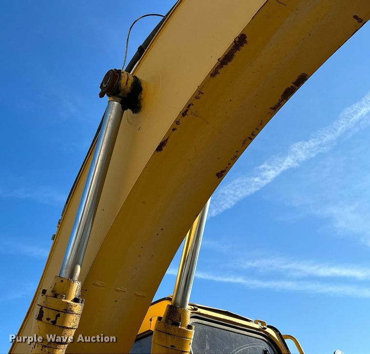 image for item LR9547 1995 John Deere 690E LC  excavator