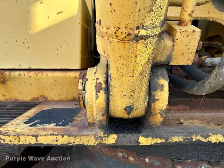 image for item LR9547 1995 John Deere 690E LC  excavator