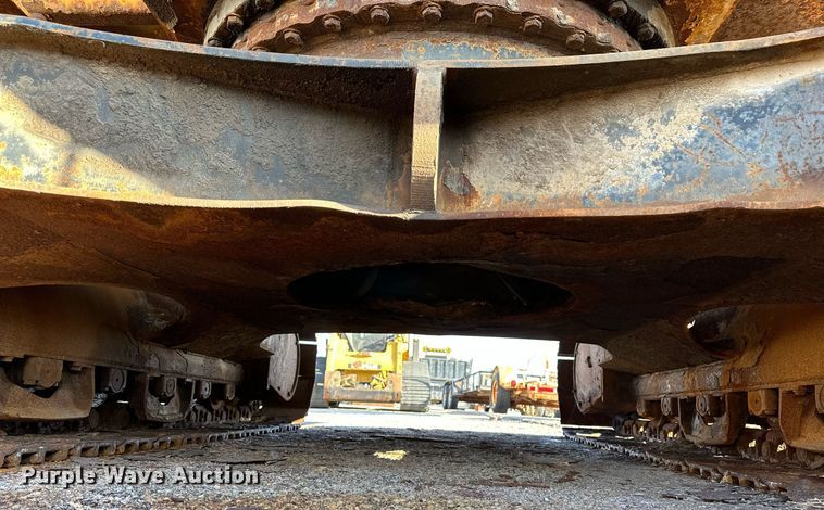 image for item LR9547 1995 John Deere 690E LC  excavator