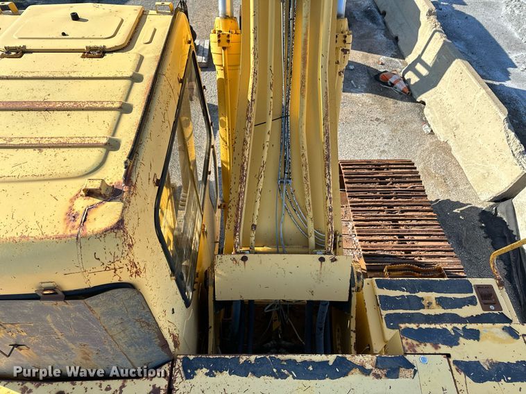 image for item LR9547 1995 John Deere 690E LC  excavator