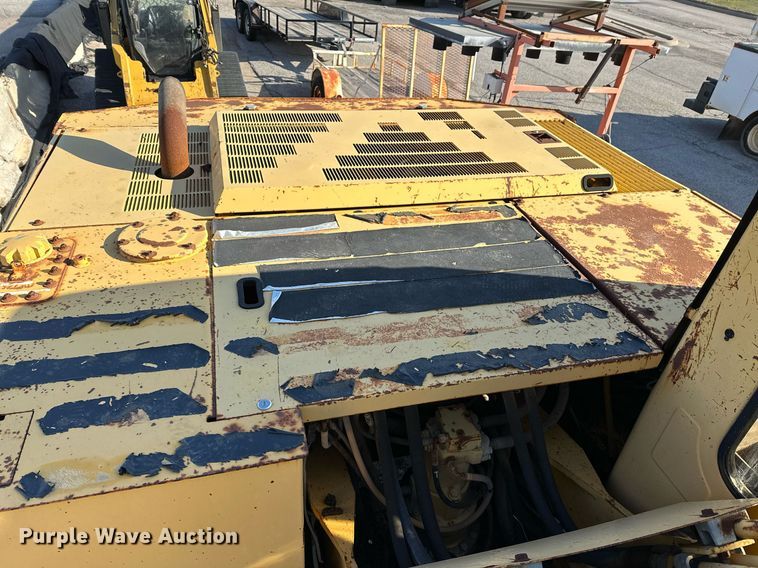 image for item LR9547 1995 John Deere 690E LC  excavator