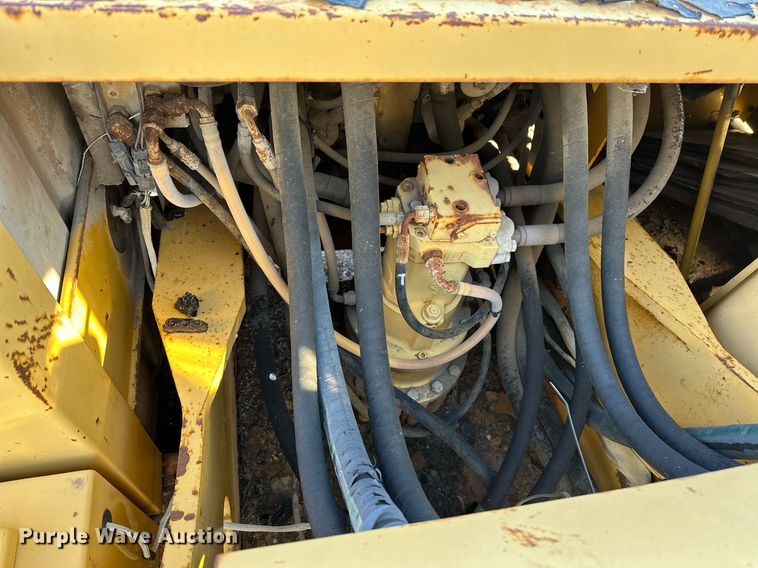 image for item LR9547 1995 John Deere 690E LC  excavator