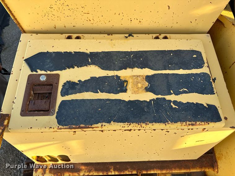 image for item LR9547 1995 John Deere 690E LC  excavator