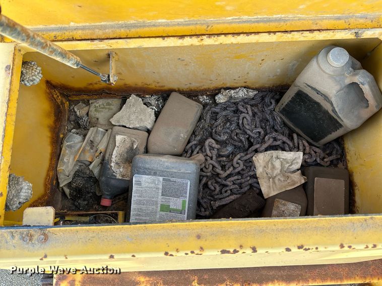 image for item LR9547 1995 John Deere 690E LC  excavator