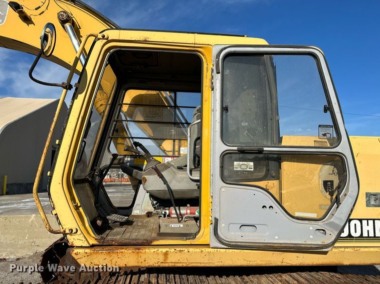 image for item LR9547 1995 John Deere 690E LC  excavator
