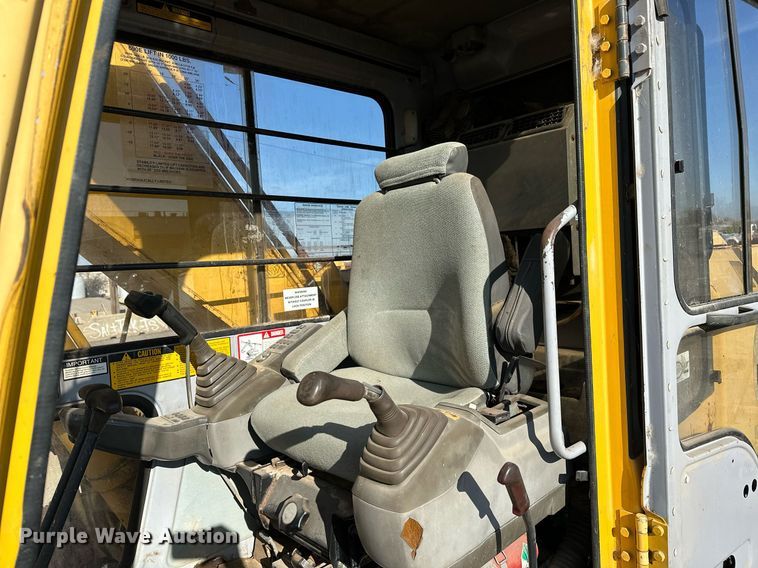 image for item LR9547 1995 John Deere 690E LC  excavator