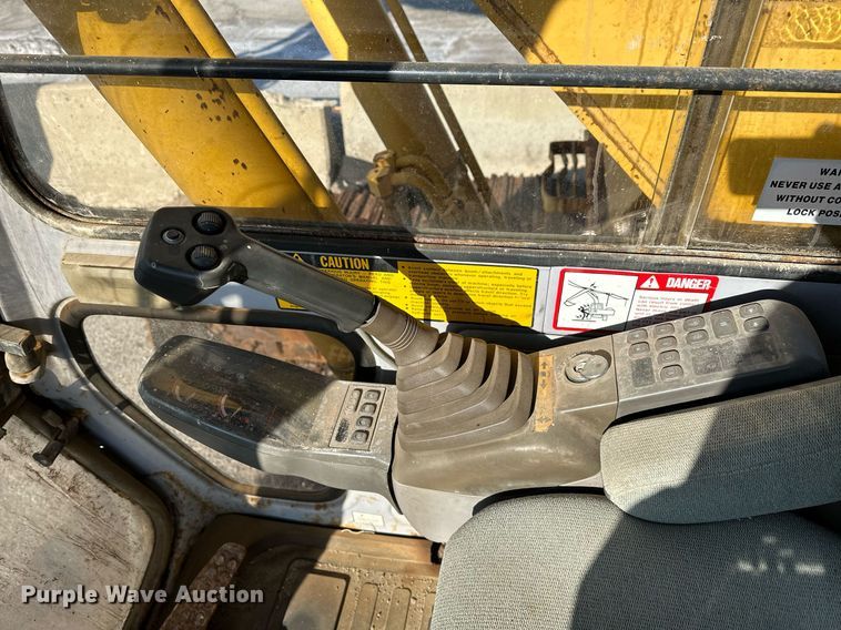 image for item LR9547 1995 John Deere 690E LC  excavator