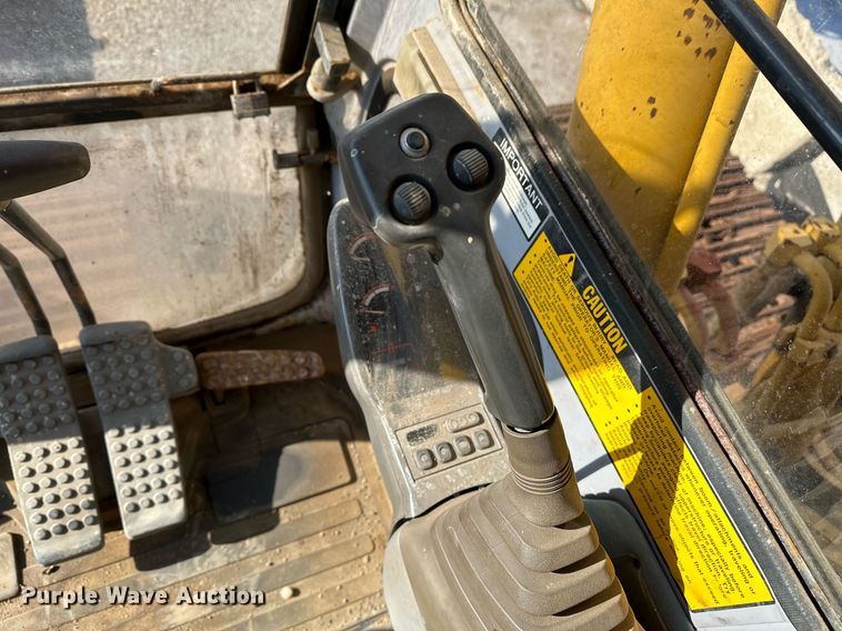 image for item LR9547 1995 John Deere 690E LC  excavator