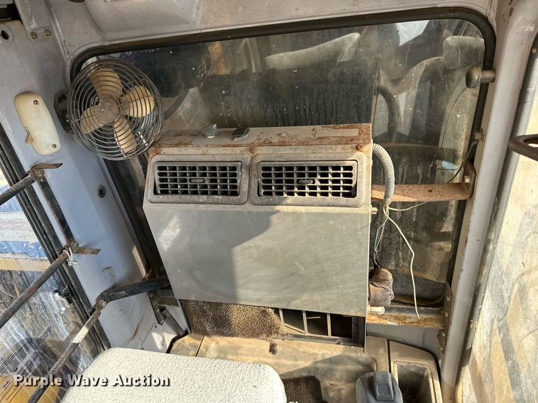 image for item LR9547 1995 John Deere 690E LC  excavator