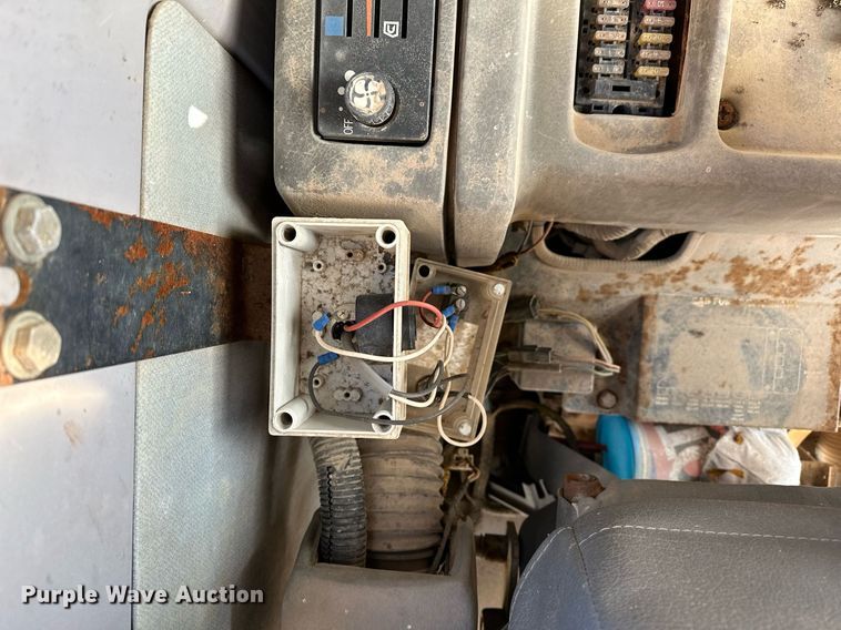 image for item LR9547 1995 John Deere 690E LC  excavator