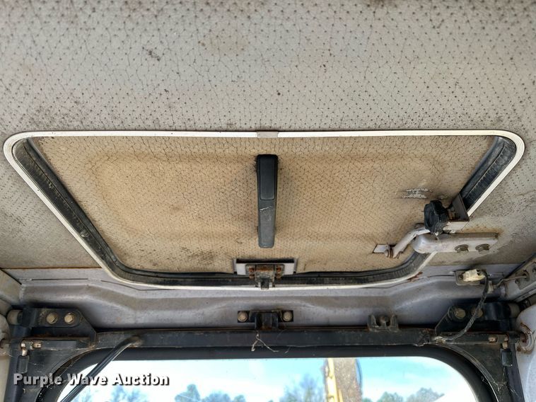 image for item LR9547 1995 John Deere 690E LC  excavator